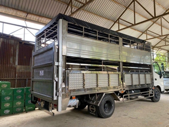 Hino 3 Tấn 5 Thùng Chở Gia Súc Thùng 5m2