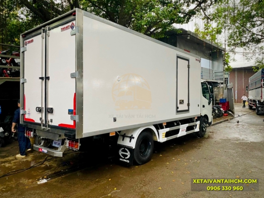 Xe Tải Hino 3T5 Thùng Đông Lạnh Mới Nhất | Xe Tải Vận Tải HCM