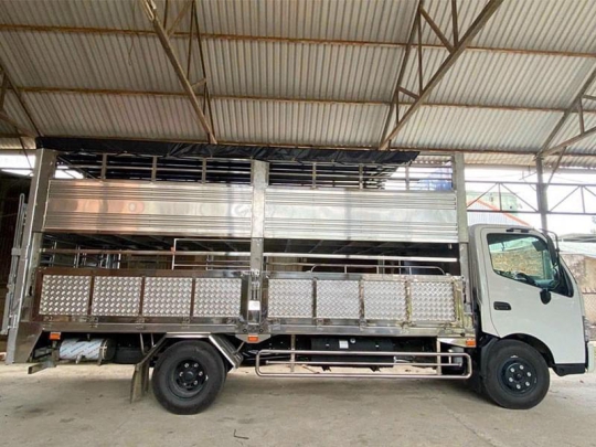 Hino 3 Tấn 5 Thùng Chở Gia Súc Thùng 5m2