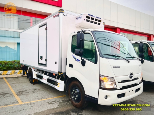 Xe tải Hino 3.5 tấn (Hino XZU720L) thùng đông lạnh Trần Auto