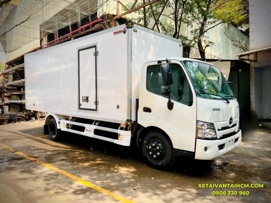 Xe Tải Hino 5 Tấn Thùng Bảo Ôn Trần Auto