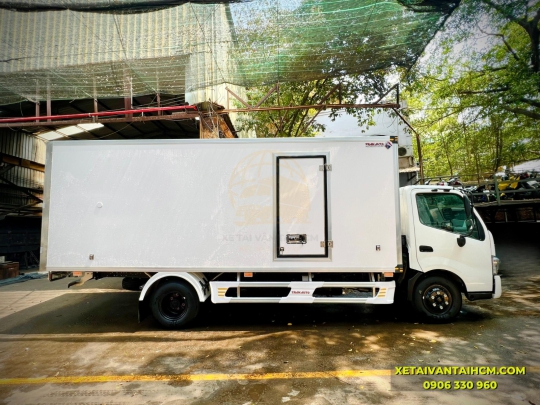 Xe Tải Hino 5 Tấn Thùng Bảo Ôn Trần Auto