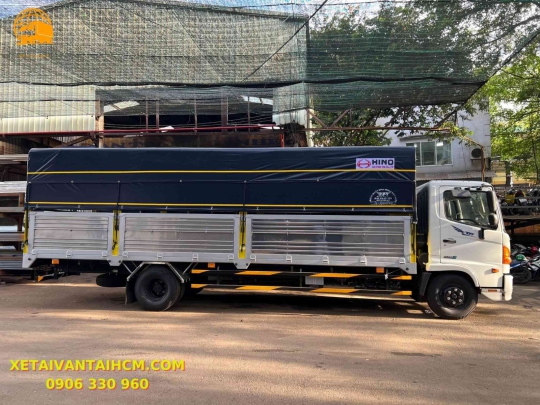 Xe tải Hino 6 tấn 5 thùng mui bạt tiêu chuẩn