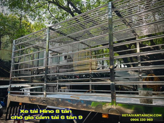 Xe tải Hino 8 tấn FG8JT8A thùng chở gia cầm tải 6 tấn 9 - Hino 8 tấn chở gia cầm tải 6 tấn 9