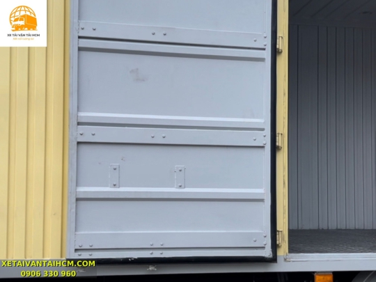 Xe Tải Hino 8 Tấn Thùng Kín Container 10 Mét - Giải Pháp Tối Ưu Cho Vận Chuyển Hàng Hóa