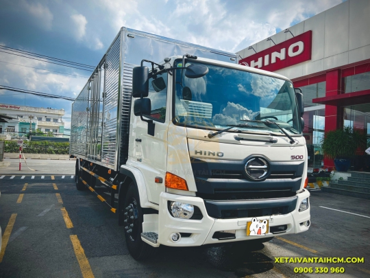 Xe tải Hino 8 tấn thùng kín 10 mét 2 cửa hông