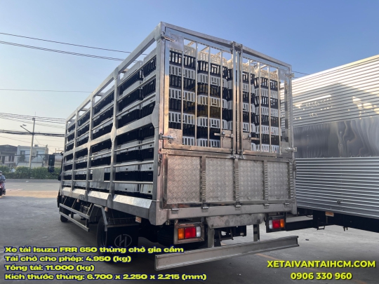 Xe Tải Isuzu FRR 650 Thùng Chở Gia Cầm Cabin Xanh Dương