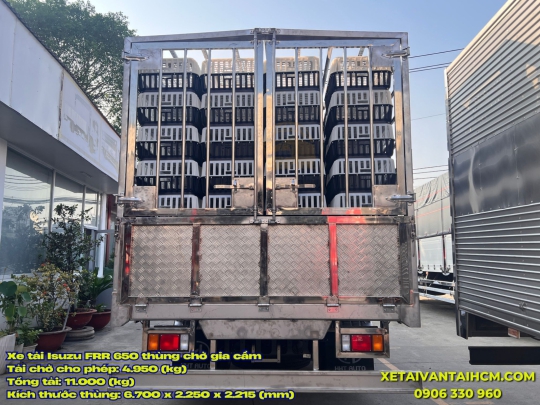 Xe Tải Isuzu FRR 650 Thùng Chở Gia Cầm Cabin Xanh Dương
