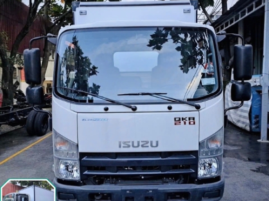 Xe tải Isuzu QKR 210 thùng kín Composite 4m3 - Isuzu QKR210 thùng Composite 4m3