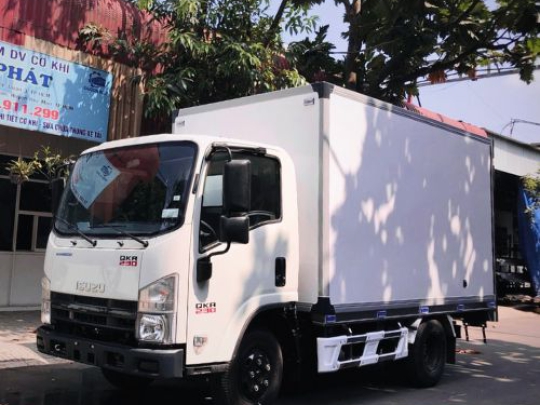 Xe tải Isuzu QKR 230 thùng kín Composite - Isuzu QKR 230 thùng kín vách composite