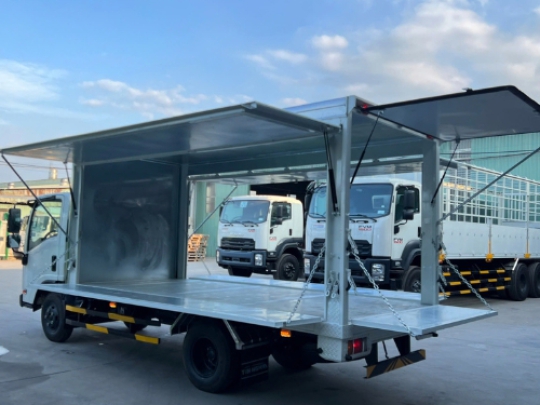 Xe tải Isuzu QKR 210 thùng kín cánh dơi - Isuzu QKR 210 thùng kín cánh dơi 1 tấn 9