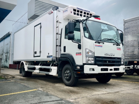 Xe tải Isuzu FRR 650 thùng đông lạnh Quyền Auto dài 6m7 - Isuzu FRR650 đông lạnh Quyền Auto thùng dài 6m7