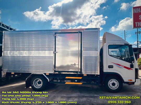 Xe tải Jac N200s thùng kín 1.9 tấn thiết kế 1 cửa hông