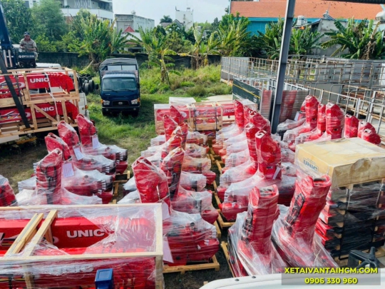 Xe tải Isuzu FRR 650 thùng lửng gắn cẩu Unic 344 - Isuzu FRR 650 gắn cẩu Unic 3 tấn 4 khúc