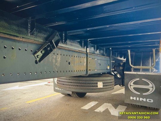 Xe tải Hino 8 tấn thùng kín 10 mét 2 cửa hông