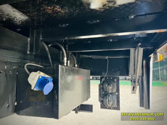 Xe tải Hino 8 tấn thùng chở  xe máy 10 mét | Giá xe Hino 8 tấn chở mô tô xe máy thùng dài 10 mét