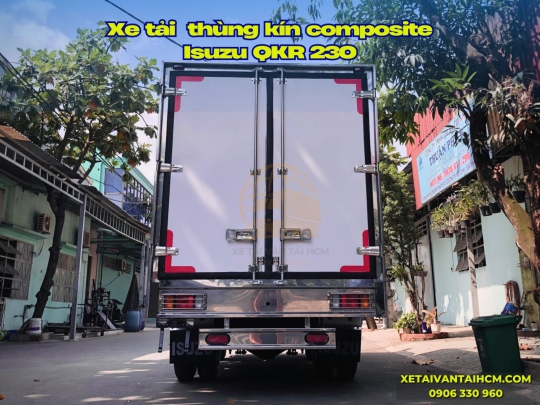 Xe tải Isuzu QKR 230 thùng kín Composite - Isuzu QKR 230 thùng kín vách composite