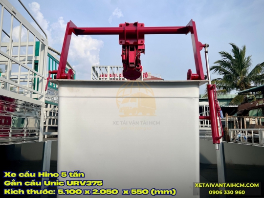 Xe tải Hino 5 tấn gắn cẩu Unic 375 có rổ nâng người - Hino 5 tấn thùng lửng gắn cẩu Unic 3 tấn 5 khúc có rổ nâng người