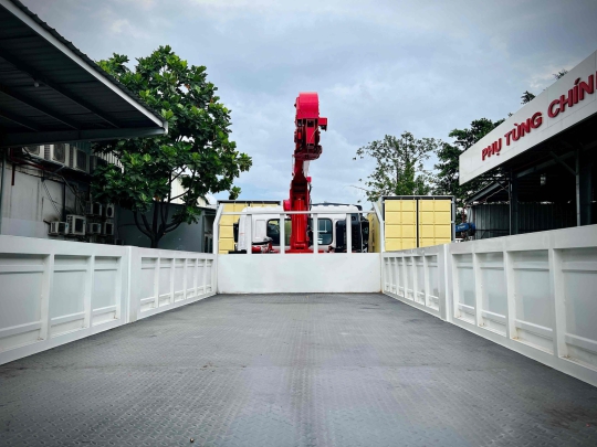 XE TẢI HINO 6 TẤN GẮN CẨU UNIC URV374 THÙNG DÀI 6 MÉT