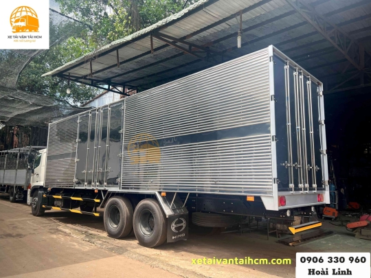 XE TẢI HINO 15 TẤN THÙNG KÍN 4 CỬA 9M4