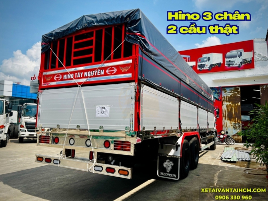 Xe tải Hino 3 chân 2 cầu thật thùng mui bạt nhôm thiết kế đà I thùng dài 9m4