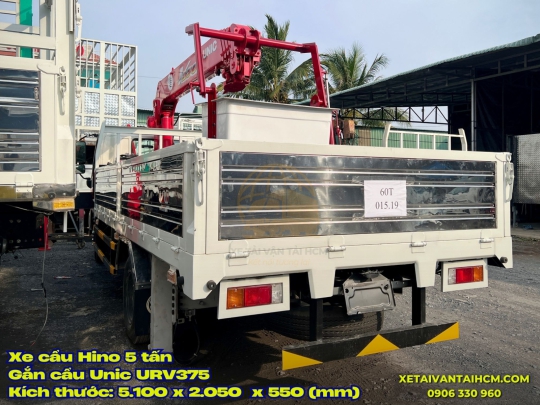 Xe tải Hino 5 tấn gắn cẩu Unic 375 có rổ nâng người - Hino 5 tấn thùng lửng gắn cẩu Unic 3 tấn 5 khúc có rổ nâng người