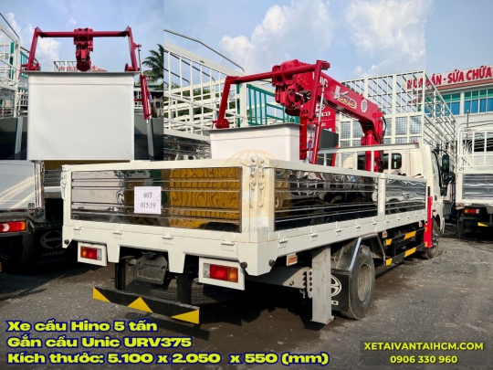 Xe tải Hino 5 tấn gắn cẩu Unic 375 có rổ nâng người - Hino 5 tấn thùng lửng gắn cẩu Unic 3 tấn 5 khúc có rổ nâng người