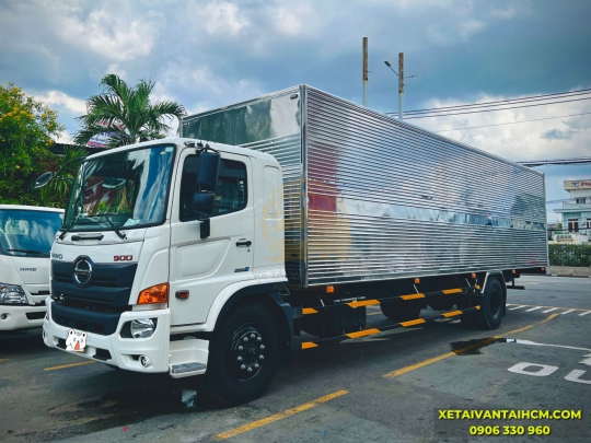 Xe tải Hino 8 tấn thùng kín 10 mét 2 cửa hông