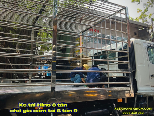 Xe tải Hino 8 tấn FG8JT8A thùng chở gia cầm tải 6 tấn 9 - Hino 8 tấn chở gia cầm tải 6 tấn 9