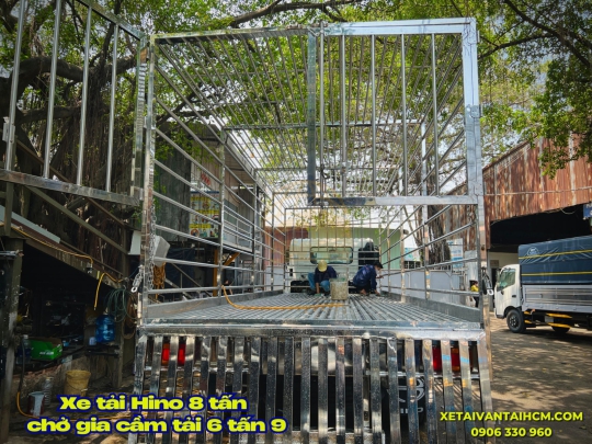 Xe tải Hino 8 tấn FG8JT8A thùng chở gia cầm tải 6 tấn 9 - Hino 8 tấn chở gia cầm tải 6 tấn 9