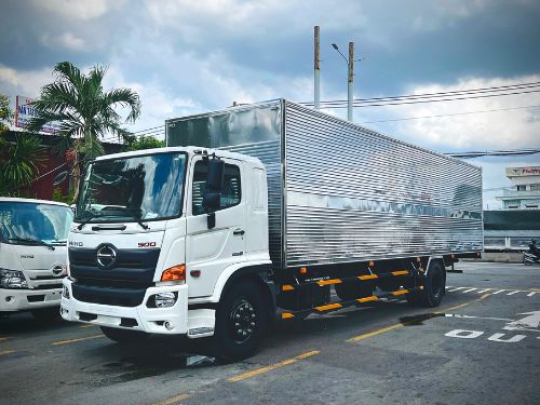 Xe tải Hino 8 tấn thùng kín 10 mét 2 cửa hông