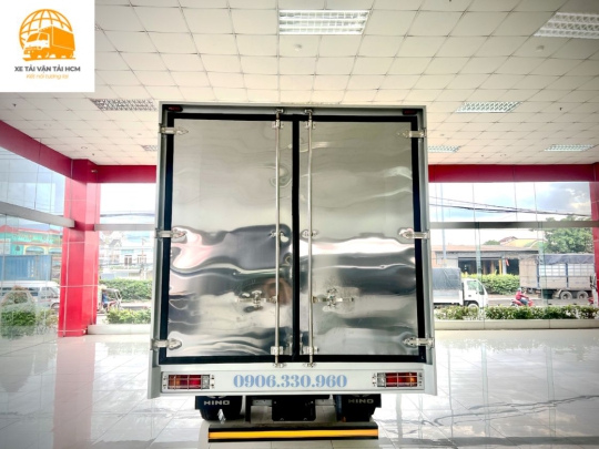 XE TẢI HINO 300 THÙNG KÍN 5 TẤN