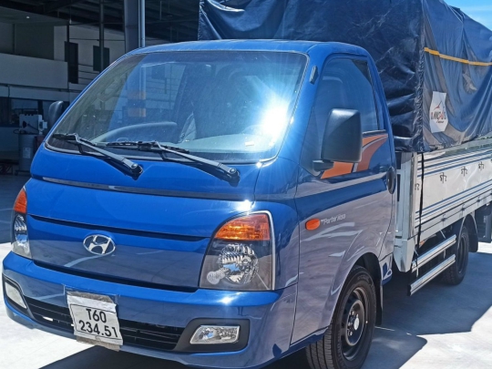XE TẢI HYUNDAI H150 THÙNG MUI BẠT (3 BỬNG)