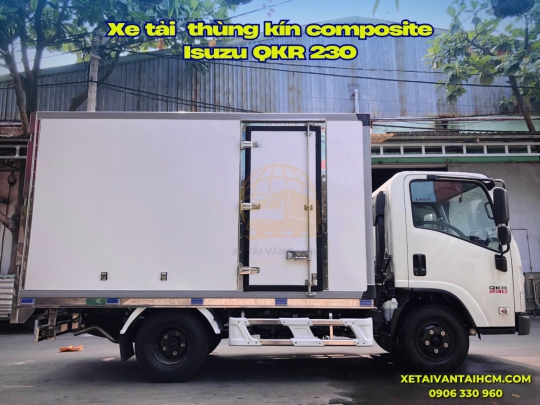 Xe tải Isuzu QKR 230 thùng kín Composite - Isuzu QKR 230 thùng kín vách composite