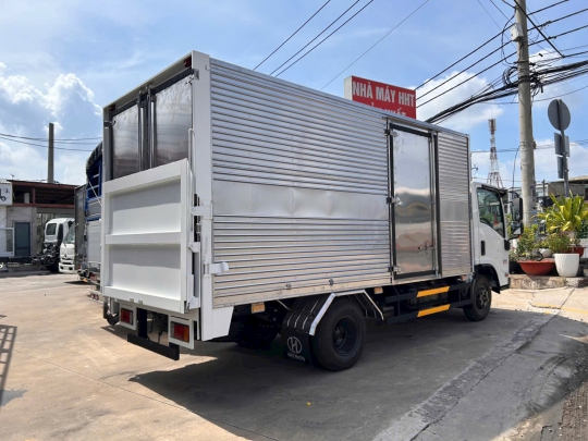 Isuzu QKR 210 Thùng Kín Bửng Nâng Tải 1 Tấn 9