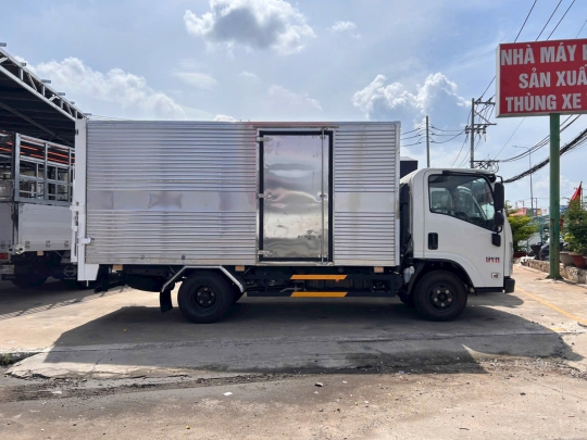 Isuzu QKR 210 Thùng Kín Bửng Nâng Tải 1 Tấn 9