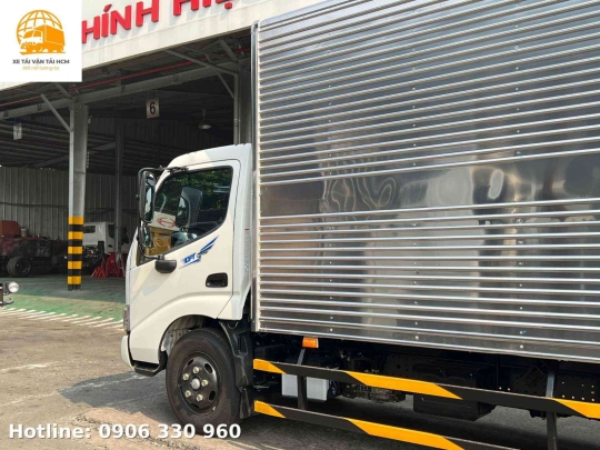  Xe tải Hino 1T9 thùng kín tiêu chuẩn | Giá xe tải Hino 1T9 thùng kín mới nhất