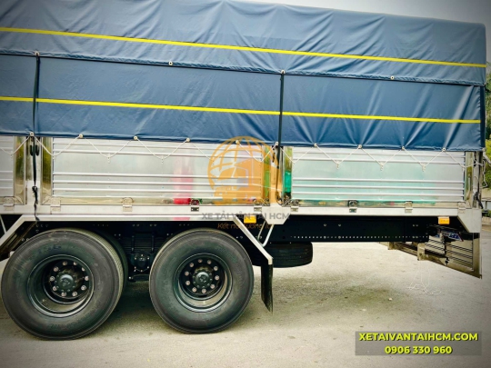  Xe tải Hino 15 tấn 2 cầu thật thùng mui bạt Full inox 9m4