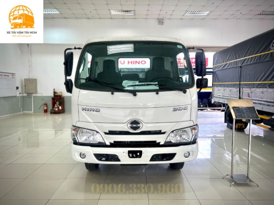 XE TẢI HINO 300 THÙNG KÍN 5 TẤN