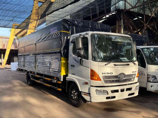 Xe tải Hino 6 tấn 5 thùng mui bạt tiêu chuẩn