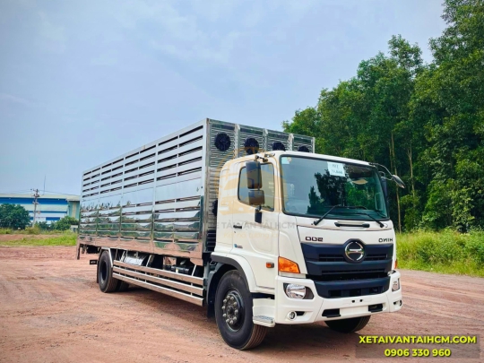 Xe tải Hino 8 tấn FG8JT7A thùng chở heo có hệ thống làm mát