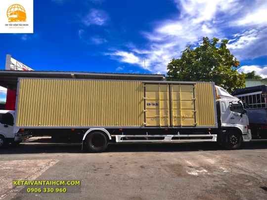 Xe Tải Hino 8 Tấn Thùng Kín Container 10 Mét - Giải Pháp Tối Ưu Cho Vận Chuyển Hàng Hóa