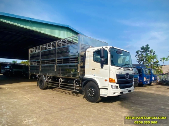 Xe tải Hino FG8JP7A 8 tấn thùng ngắn chở heo