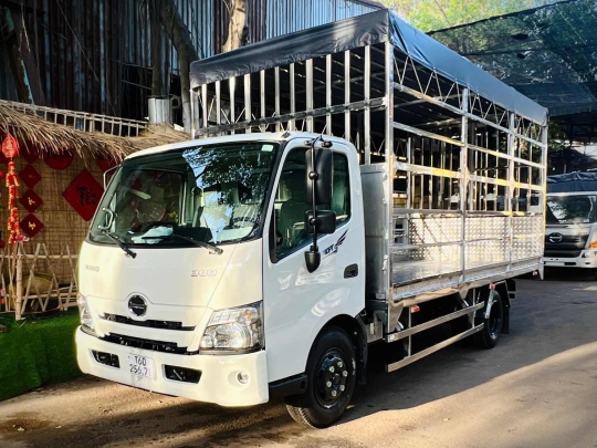 Xe Hino 3T5 thùng gia cầm 196 lồng | Xe Hino chở gà vịt 3T5 196 lồng