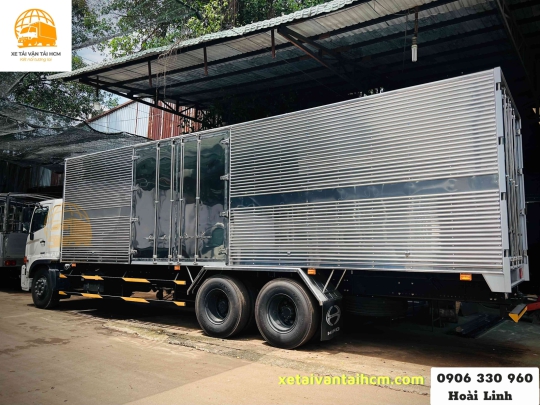 XE TẢI HINO 15 TẤN THÙNG KÍN 4 CỬA 9M4