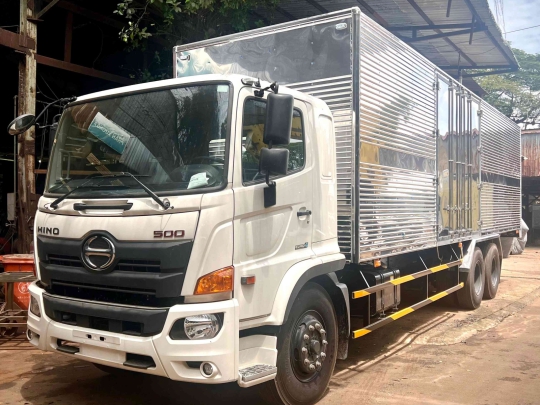 XE TẢI HINO 15 TẤN THÙNG KÍN 4 CỬA 9M4