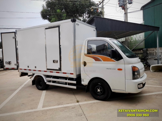 ​​​​​​​XE TẢI HYUNDAI H150 THÙNG BẢO ÔN