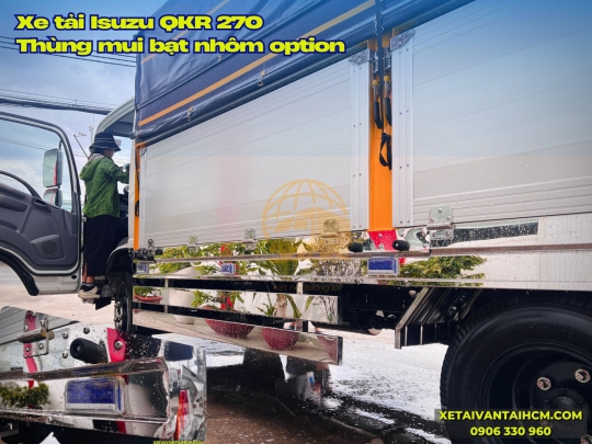 Xe tải Isuzu QKR 270 thùng mui bạt bửng nhôm option - Isuzu QKR 270 thùng mui bạt nhôm option