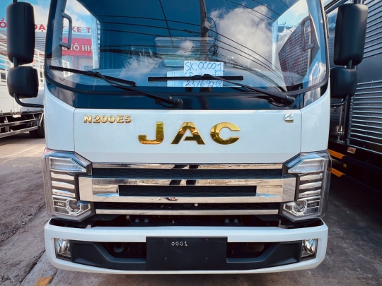 Xe tải Jac N200s thùng kín 1.9 tấn thiết kế 1 cửa hông