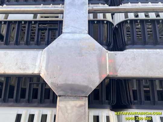 Xe Tải Isuzu FRR 650 Thùng Chở Gia Cầm Cabin Xanh Dương